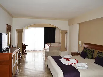 Отель GOLDEN PARNASSUS 5*