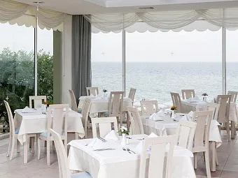 Отель GRIFID ENCANTO BEACH 4*