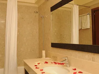 Отель TULIP INN OASIS 4*