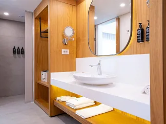 THE NORM COLLECTION DOOR'A 5*