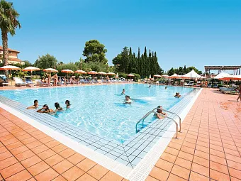Бассейн в отеле SPORTING CLUB 3*