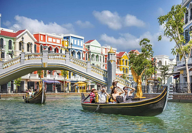 Grand World - масштабный торгово-развлекательный комплекс иммитрующий Италию