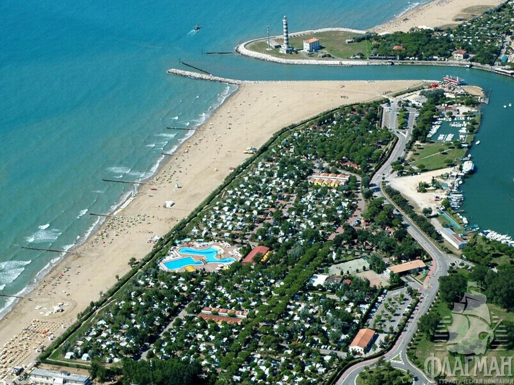 Lido di Jesolo - вид сверху на прибрежную зону.