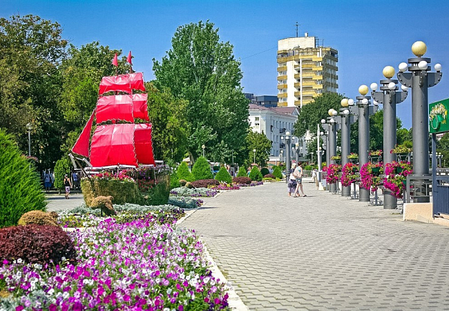 Памятник "Алые паруса"