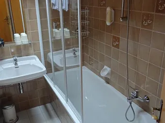 Отель EVIANQUELLE HOTEL 3*