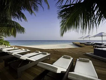 Пляж отеля KURAMATHI ISLAND RESORT 4*