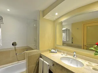 Отель IBEROSTAR ROSE HALL BEACH 5*