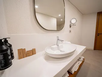 THE NORM COLLECTION DOOR'A 5*