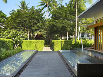 Отель HOLIDAY INN RESORT PHUKET MAI KHAO BEACH 4*