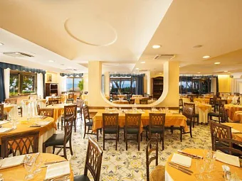 Отель AMBASCIATORI 4*