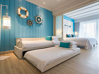 Family Room Aqua Wing