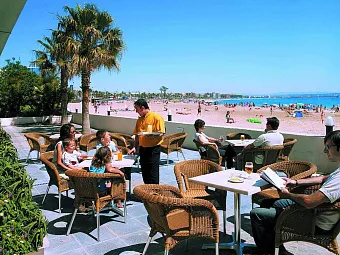 Открытый бар отеля GOLDEN DONAIRE BEACH 3*