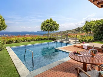 Mandarin junior suite with private pool