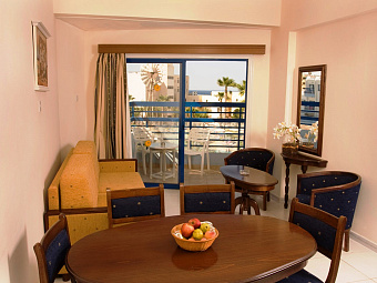 PAPANTONIA HOTEL APARTMENTS 4*