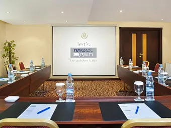 Отель GOLDEN TULIP SHARJAH HOTEL APARTMENTS 4*