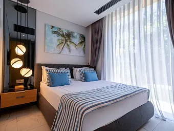 THE NORM COLLECTION DOOR'A 5*