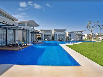 Pool & Executive Villas