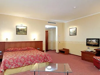 Краснодарский край. Геленджик. Отель ПРИМОРЬЕ 4*. 2-х комнатный люкс.