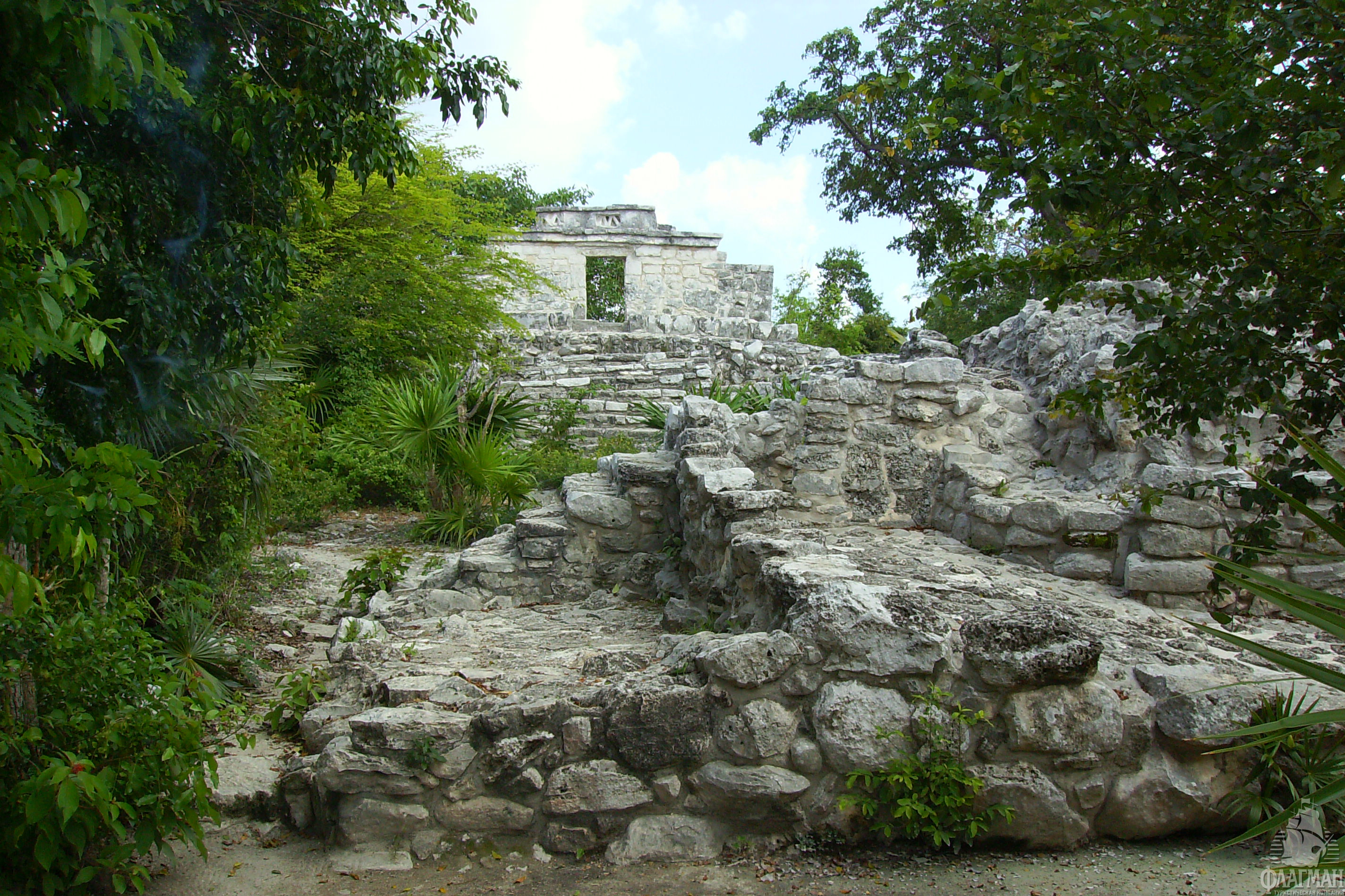 Xcaret  -   