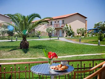 Отель AQUIS MARINE RESORT & WATERPARK 4+*