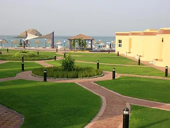 Отель ROYAL BEACH HOTEL & RESORT 4*