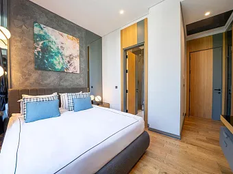 THE NORM COLLECTION DOOR'A 5*