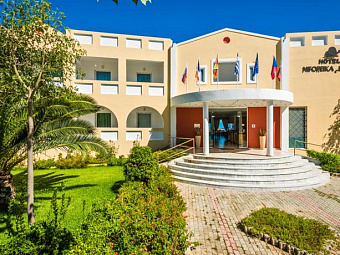 NIFOREIKA BEACH HOTEL & BUNGALOWS 3*