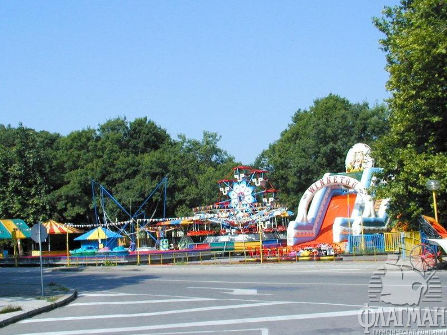 Луна-парк неподалёку от Албены