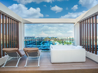 Ocean View Outdoor Jacuzzi