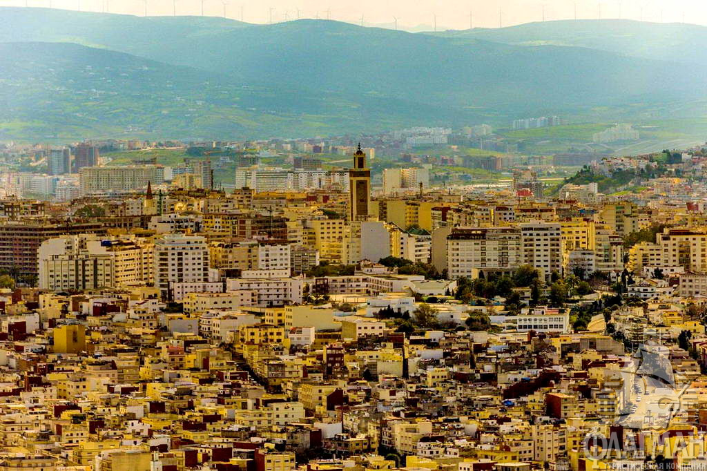 Панорама Танжера с вершин окружающих гор