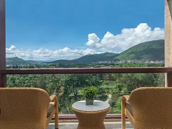 MANGROVE TREE RESORT YALONG BAY 5*