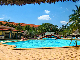 Бассейн в отеле BRISAS DEL CARIBE 4*