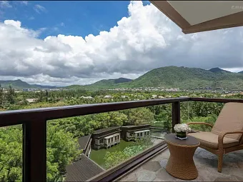 MANGROVE TREE RESORT YALONG BAY 5*