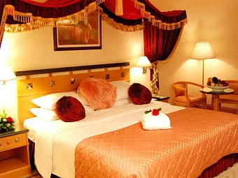 Отель HOLIDAY INTERNATIONAL SHARJAH 4*