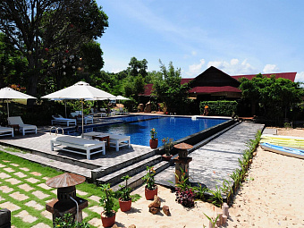 Отель CHEZ CAROLE BEACH RESORT 3*