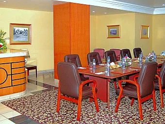 Отель HOLIDAY INTERNATIONAL SHARJAH 4*