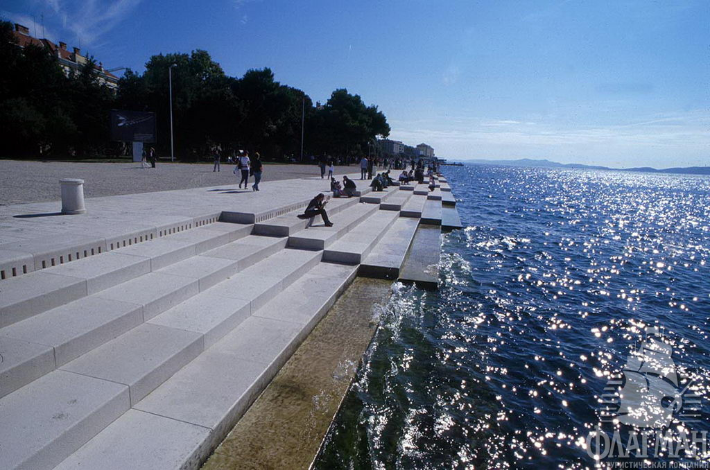 Ступени набережной.