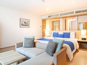 Отель HOLIDAY INN RESORT PHUKET MAI KHAO BEACH 4*