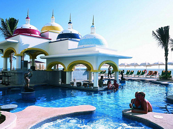  Бар у бассейна в отеле RIU CANCUN 5*