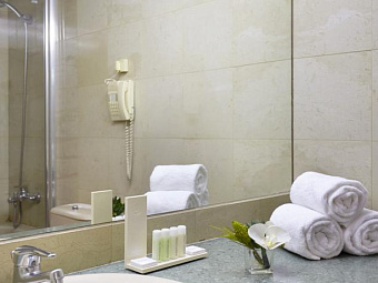 Отель TULIP INN ANDORRA DELFOS HOTEL 4*