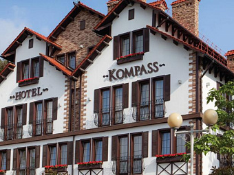  . .  KOMPASS HOTEL 4*.