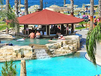 Бар у бассейна в  SENTIDO (EX.CYPROTEL) CYPRIA BAY 4*