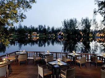  Вечерний вид на лагуну в BANYAN TREE  PHUKET 5*
