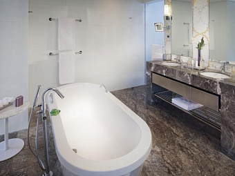 Отель JUMEIRAH AT ETIHAD TOWERS 5*