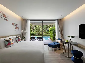 Deluxe Pool Access Room