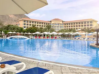 Отель FUJAIRAH ROTANA RESORT & SPA 5*