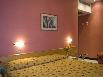 Отель JUNIOR 3*