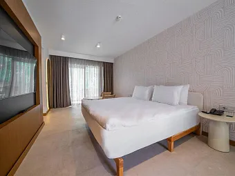 THE NORM COLLECTION DOOR'A 5*