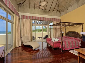 Отель IBEROSTAR ROSE HALL BEACH 5*