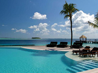 KOMANDOO ISLAND RESORT 4*